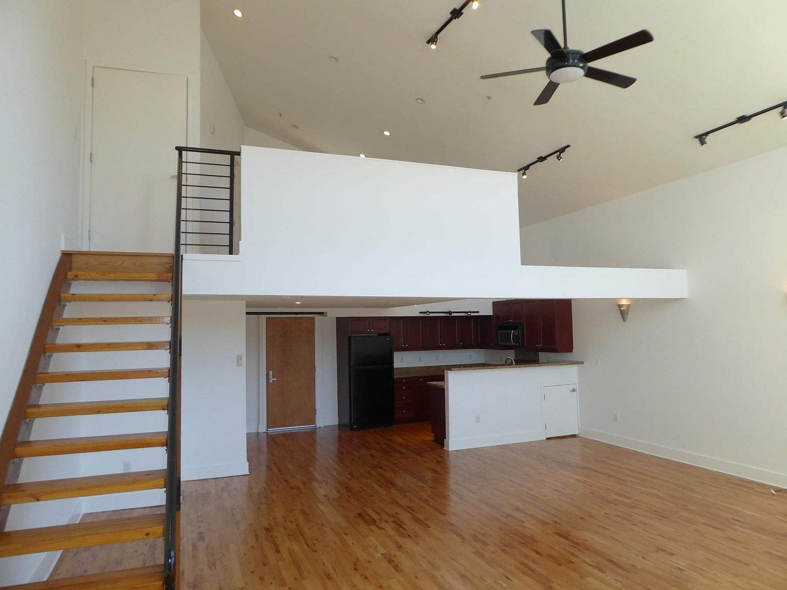 1050 17th St