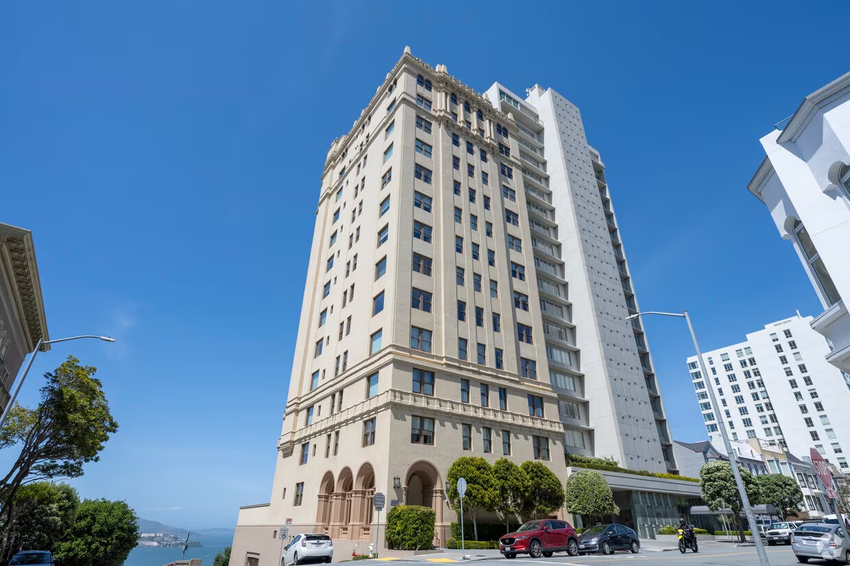 1090 Chestnut