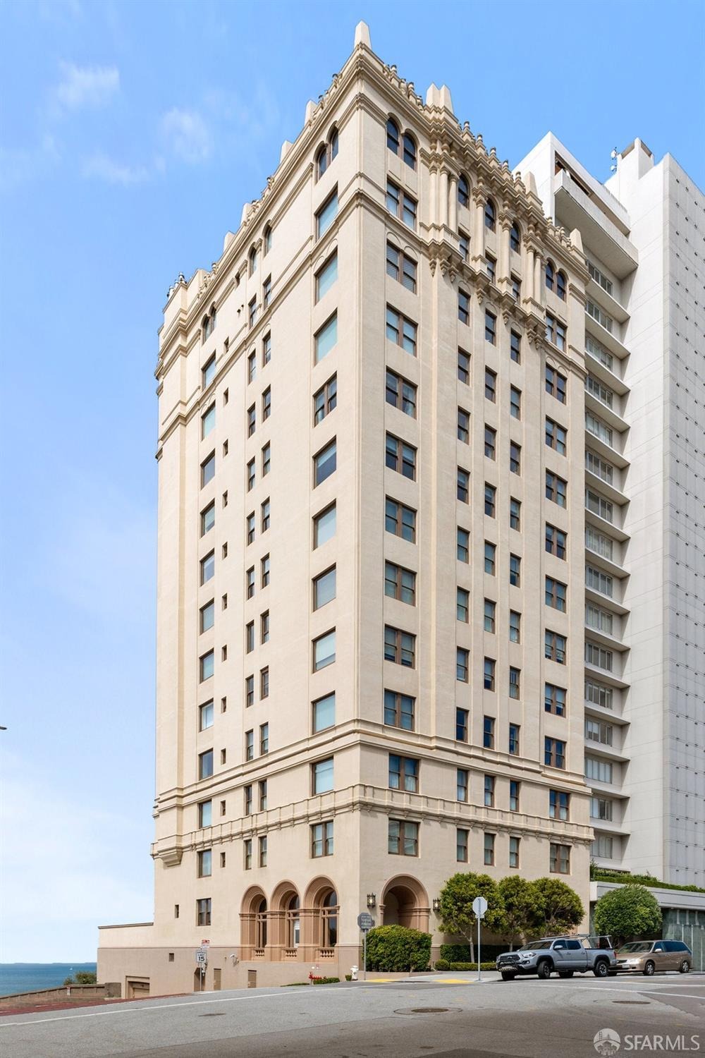 1090 Chestnut