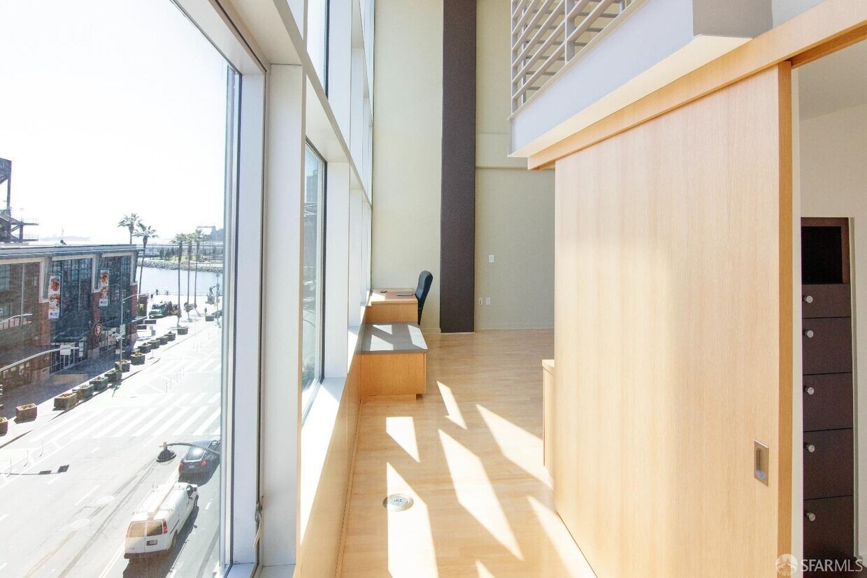 207 King St