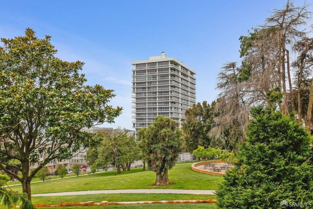 2200 Sacramento