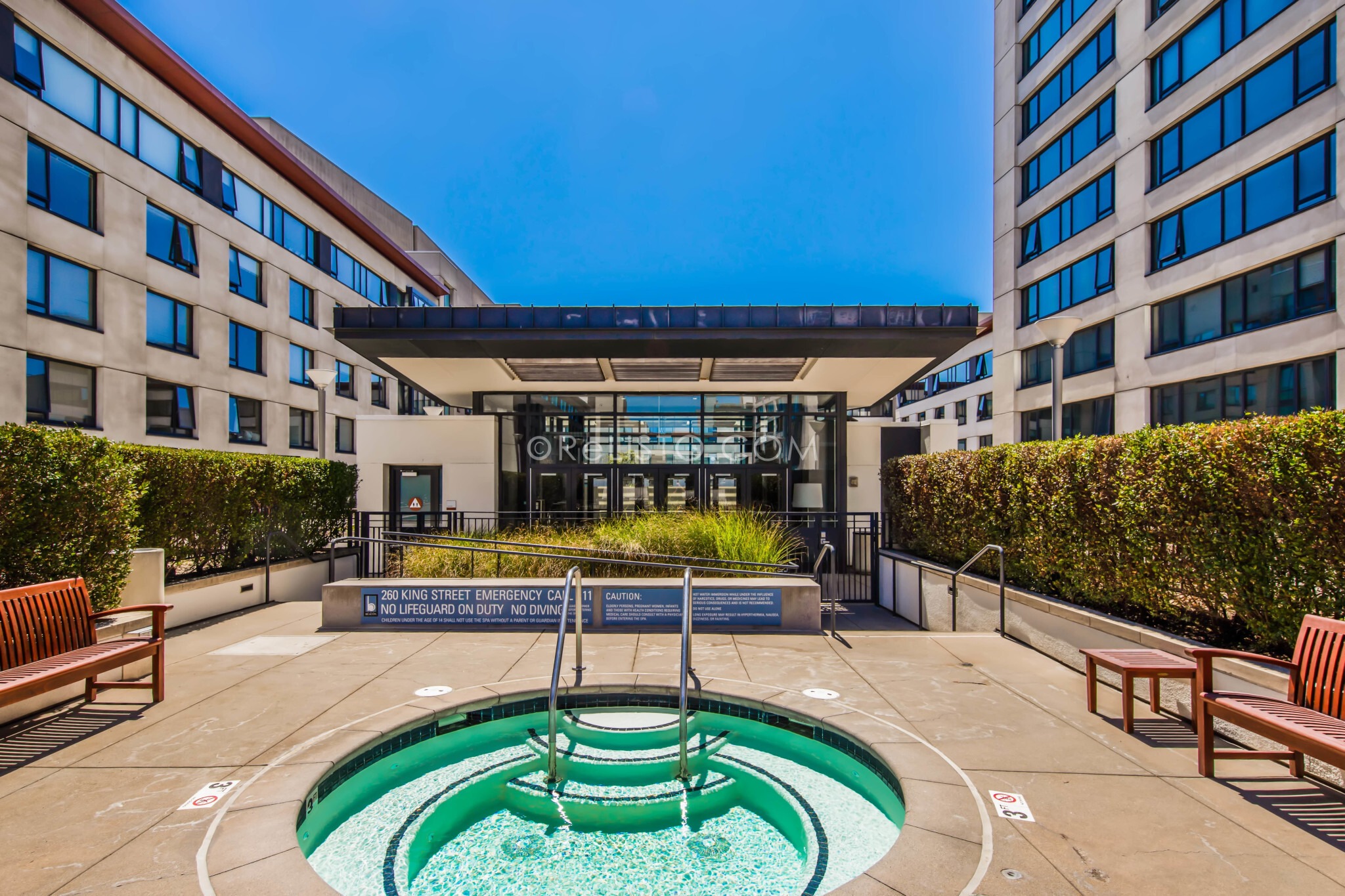 260 King St