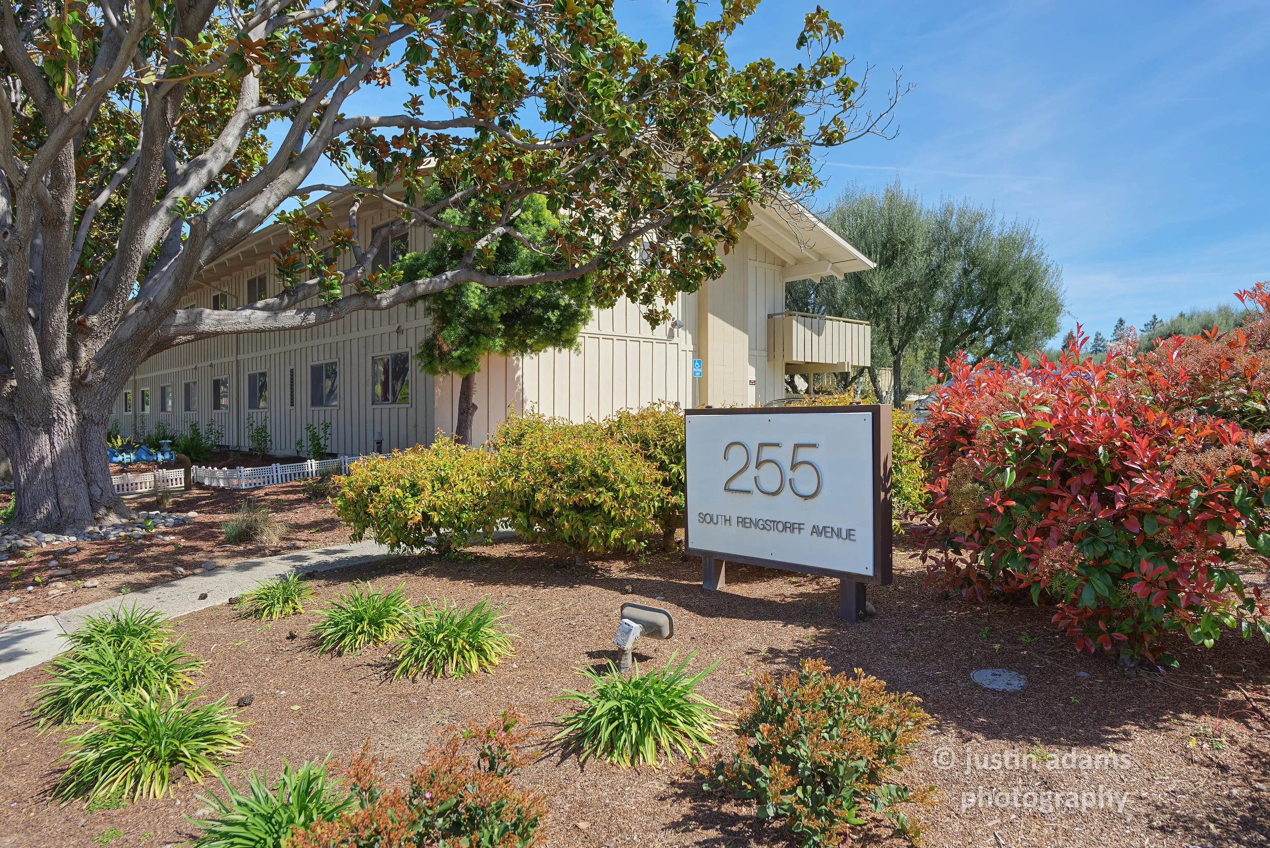 255 S Rengstorff Ave