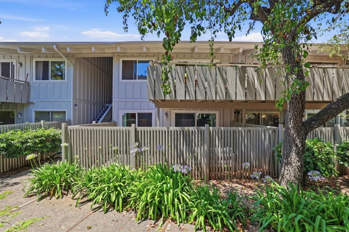 255 S Rengstorff Ave
