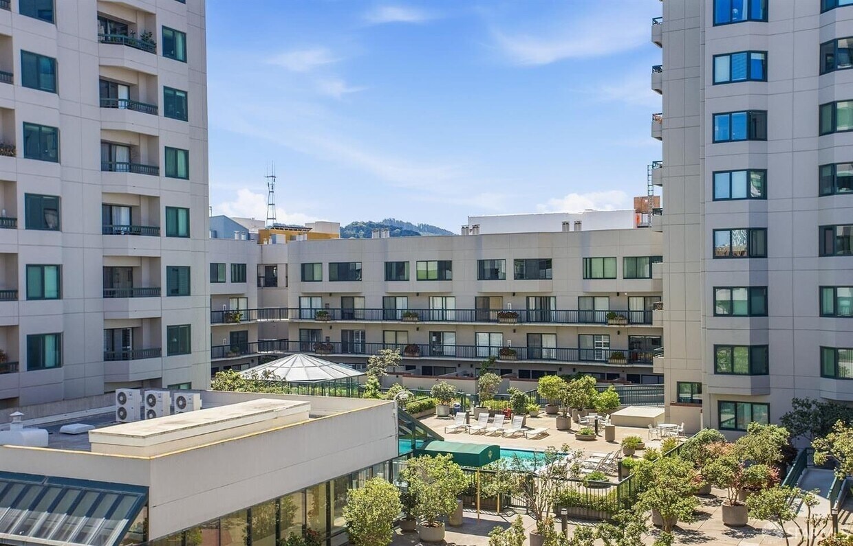 Opera Plaza