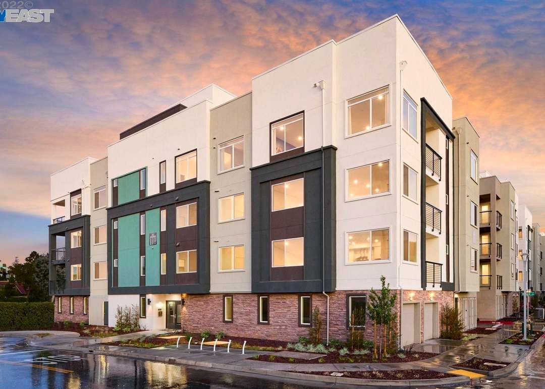 3207–3208 Mallard Court