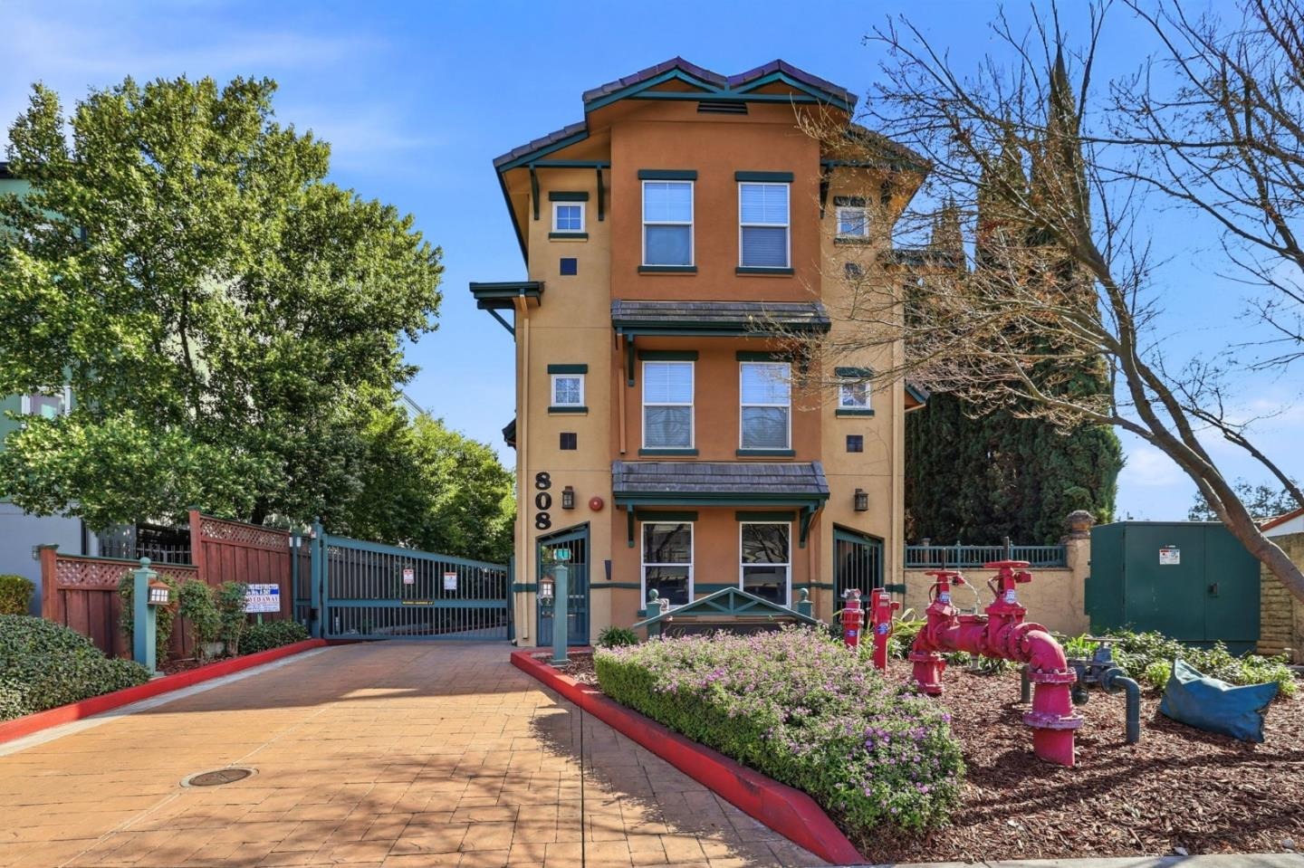 Lenzen Condominiums