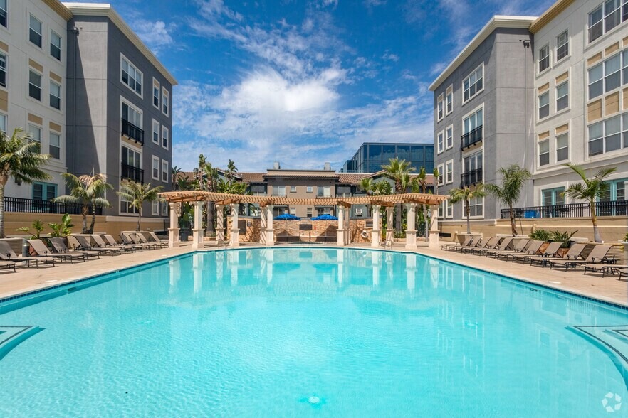 378 Santana Row