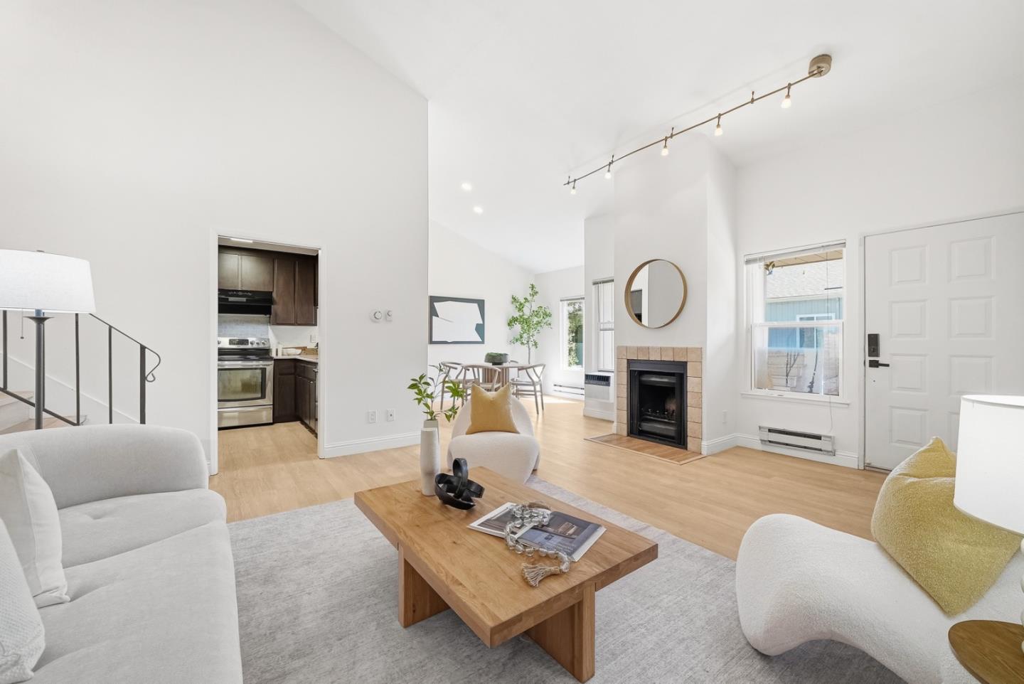 909 Apricot Avenue #C — photo 2