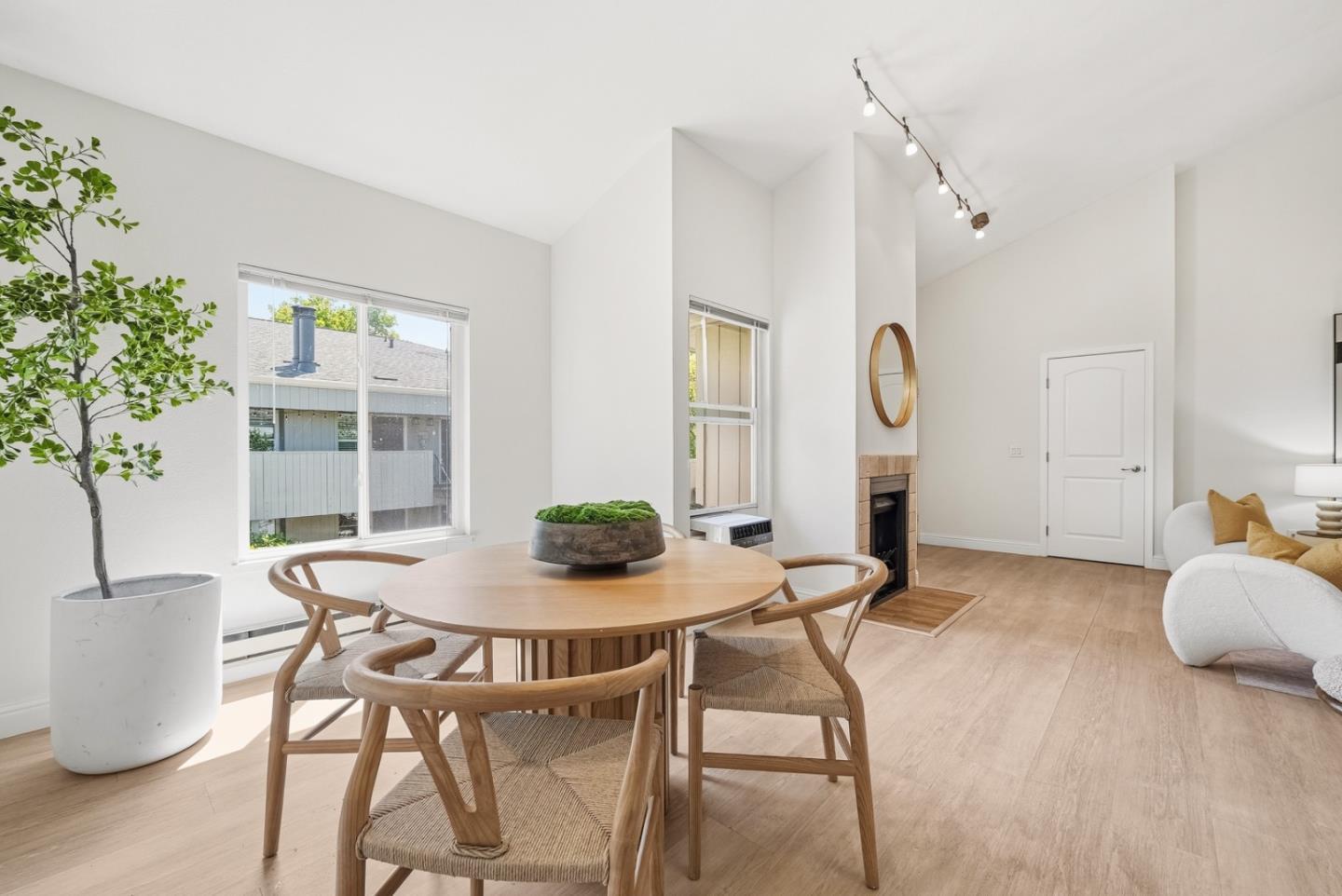 909 Apricot Avenue #C — photo 8