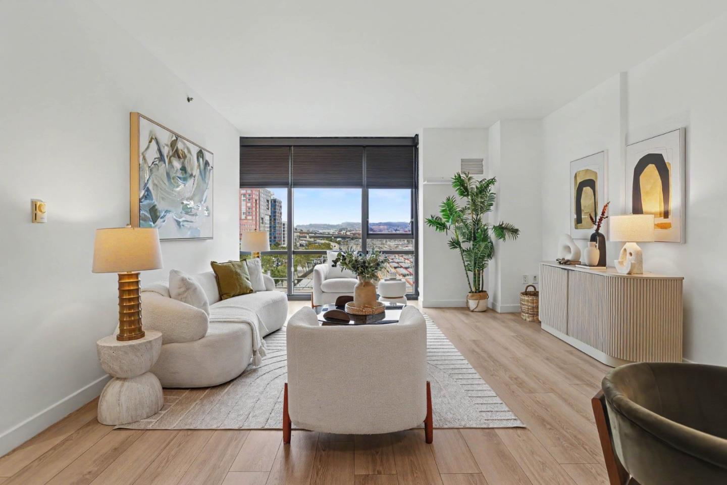260 King Street #Unit 555