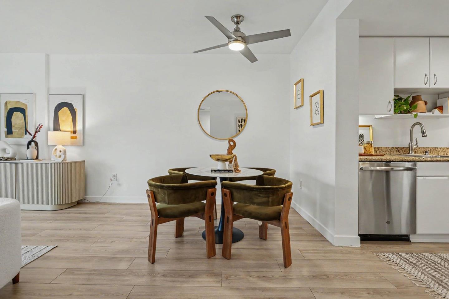 260 King Street #Unit 555 — photo 5