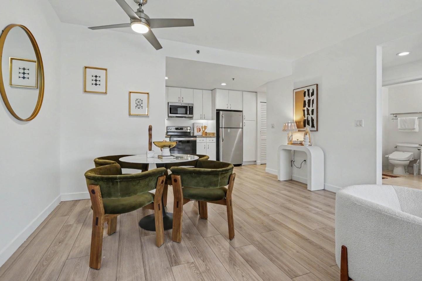 260 King Street #Unit 555 — photo 6