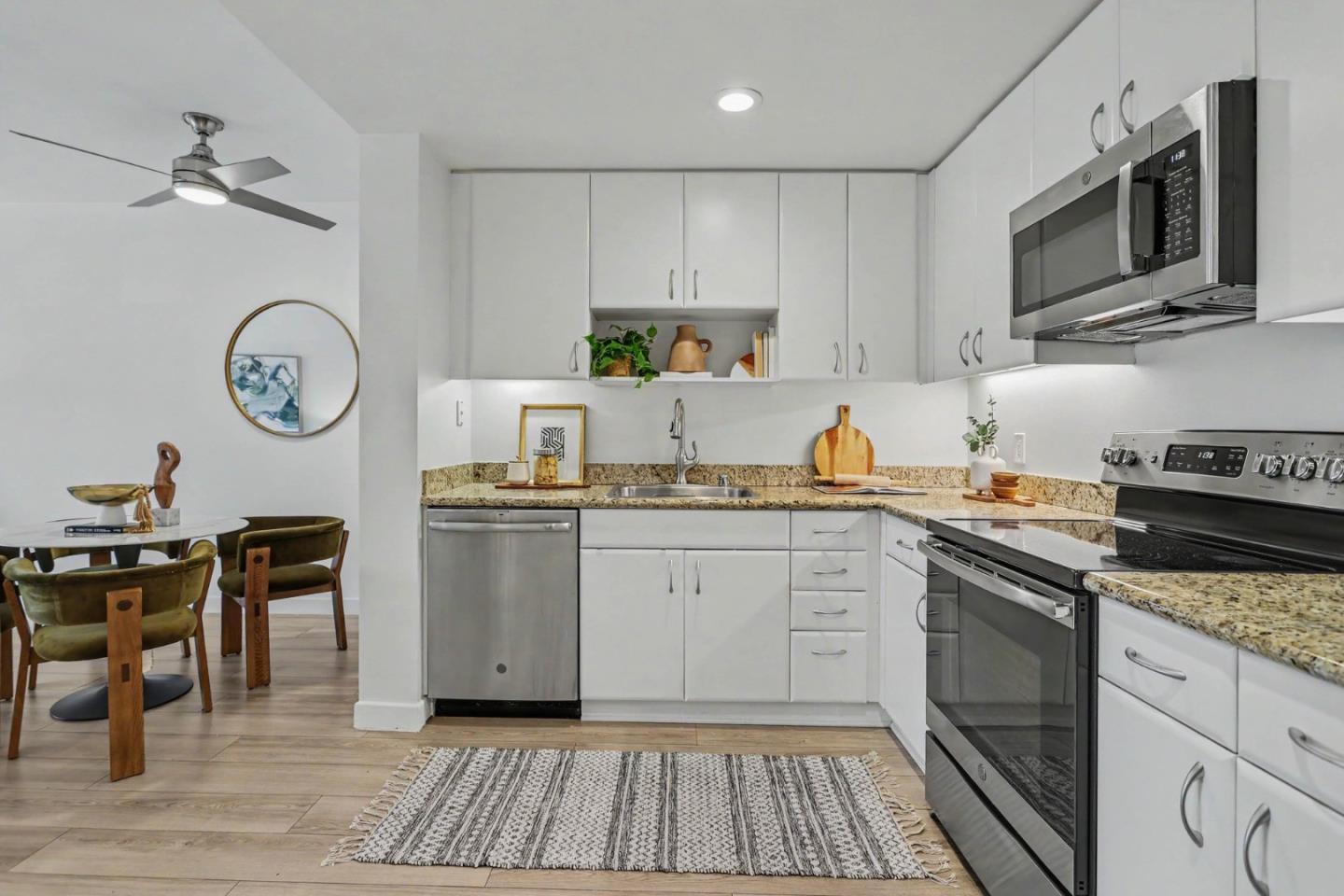 260 King Street #Unit 555 — photo 7
