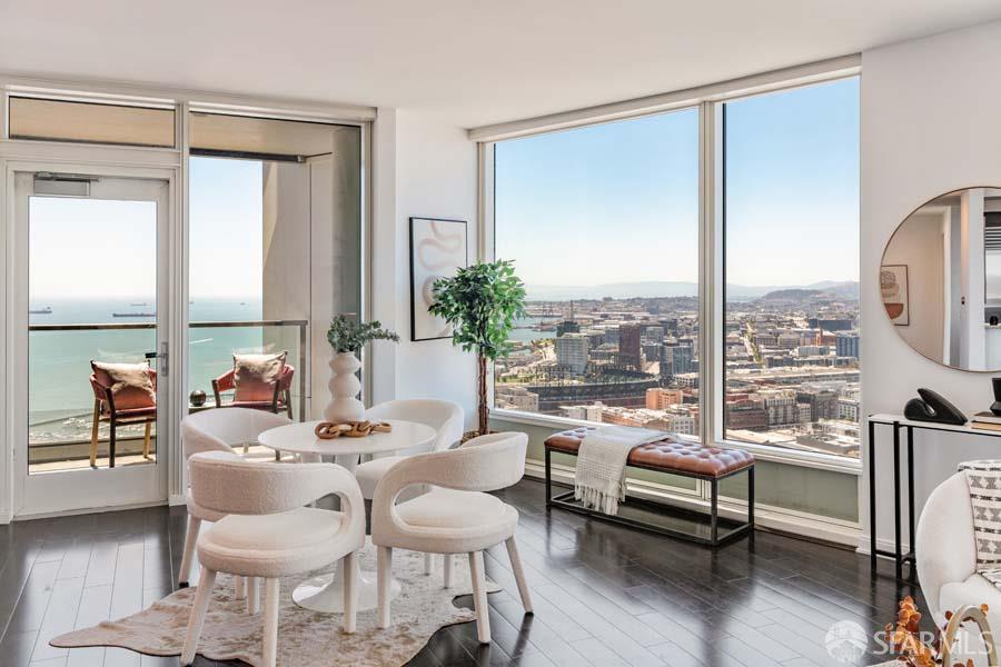425 1st Street #3703