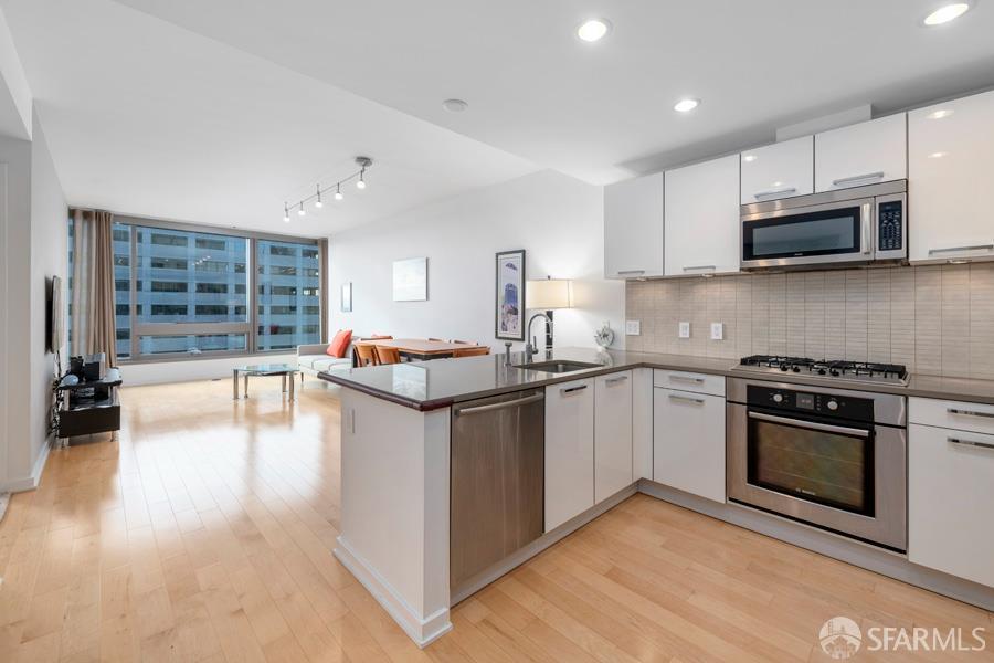1 Hawthorne Street #10D