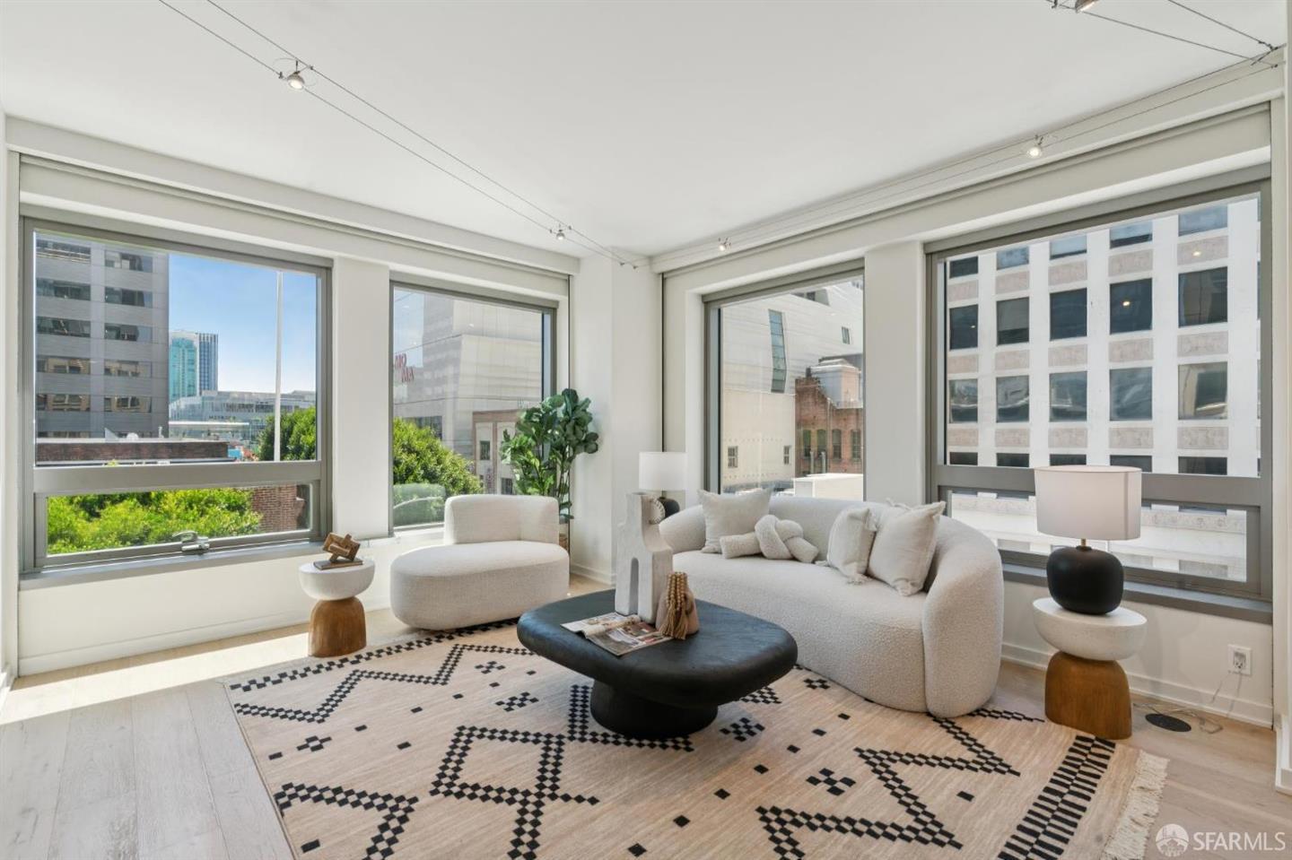 1 Hawthorne Street #4H