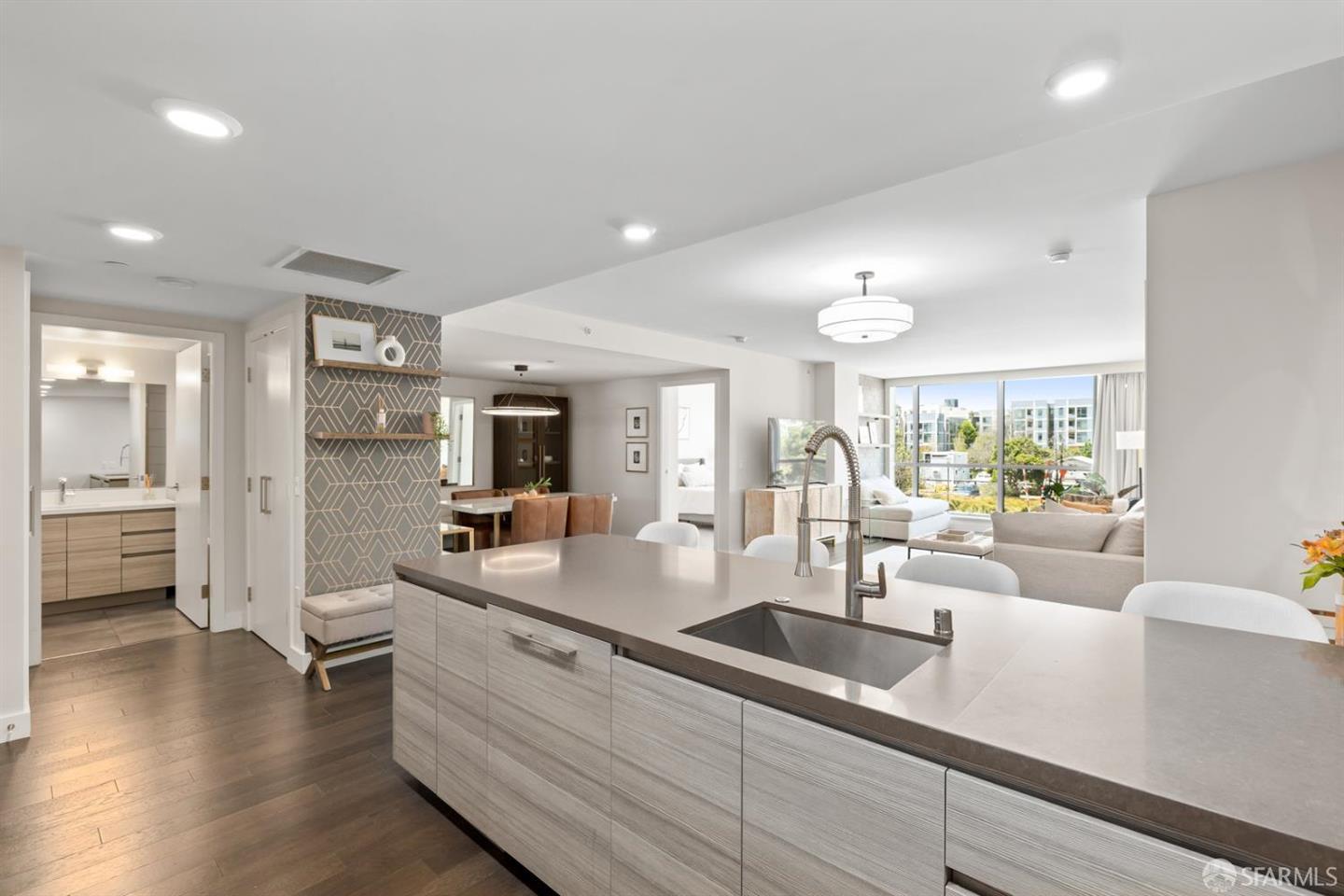 718 Long Bridge Street #214