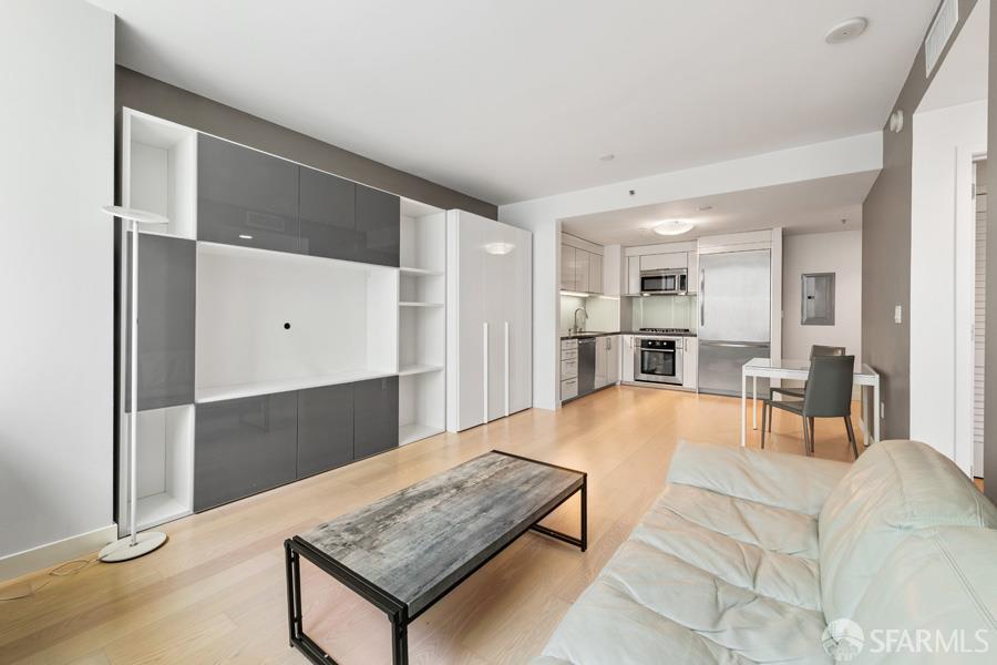 338 Spear Street #8G — photo 4