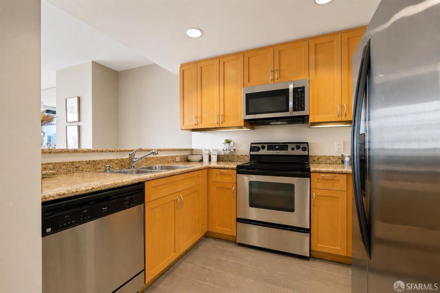 250 King Street #1208 — photo 8