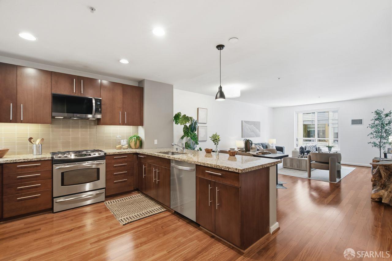 325 Berry Street #306 — photo 3