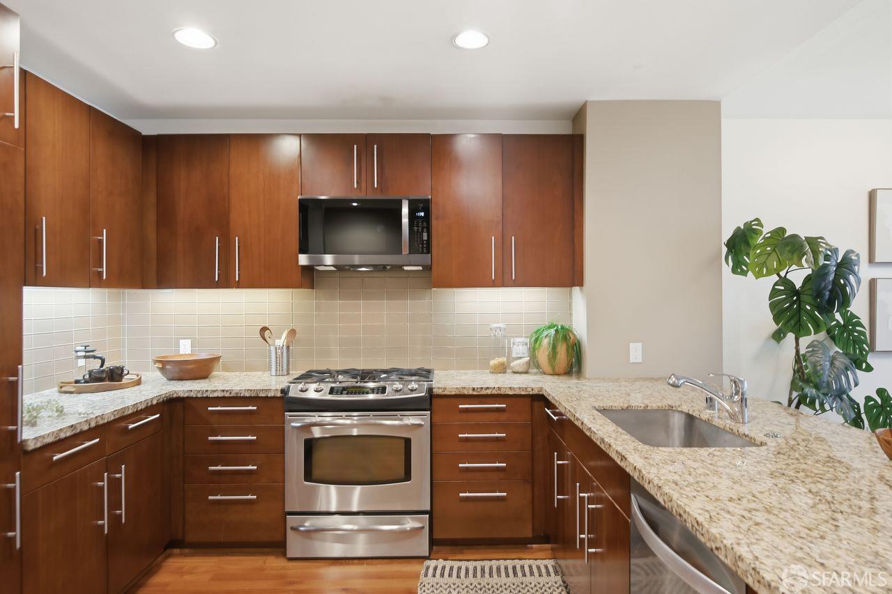 325 Berry Street #306 — photo 4