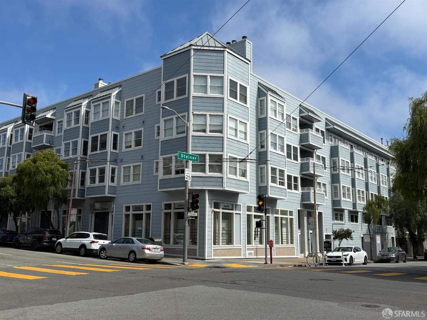 1880 Steiner Street #404
