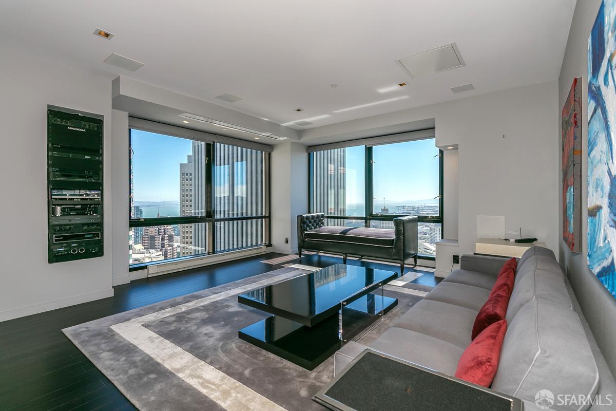 333 Bush Street #3903